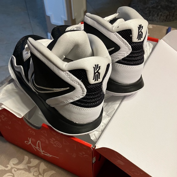 Nike Kyrie Infinity 4 TB Men Shoe - Picture 3 of 6